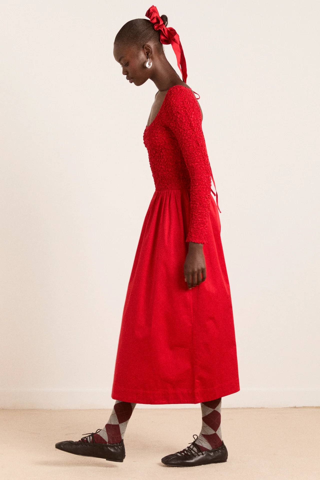 Malinda Ls Smocked Midi Dress- Red - Image 4