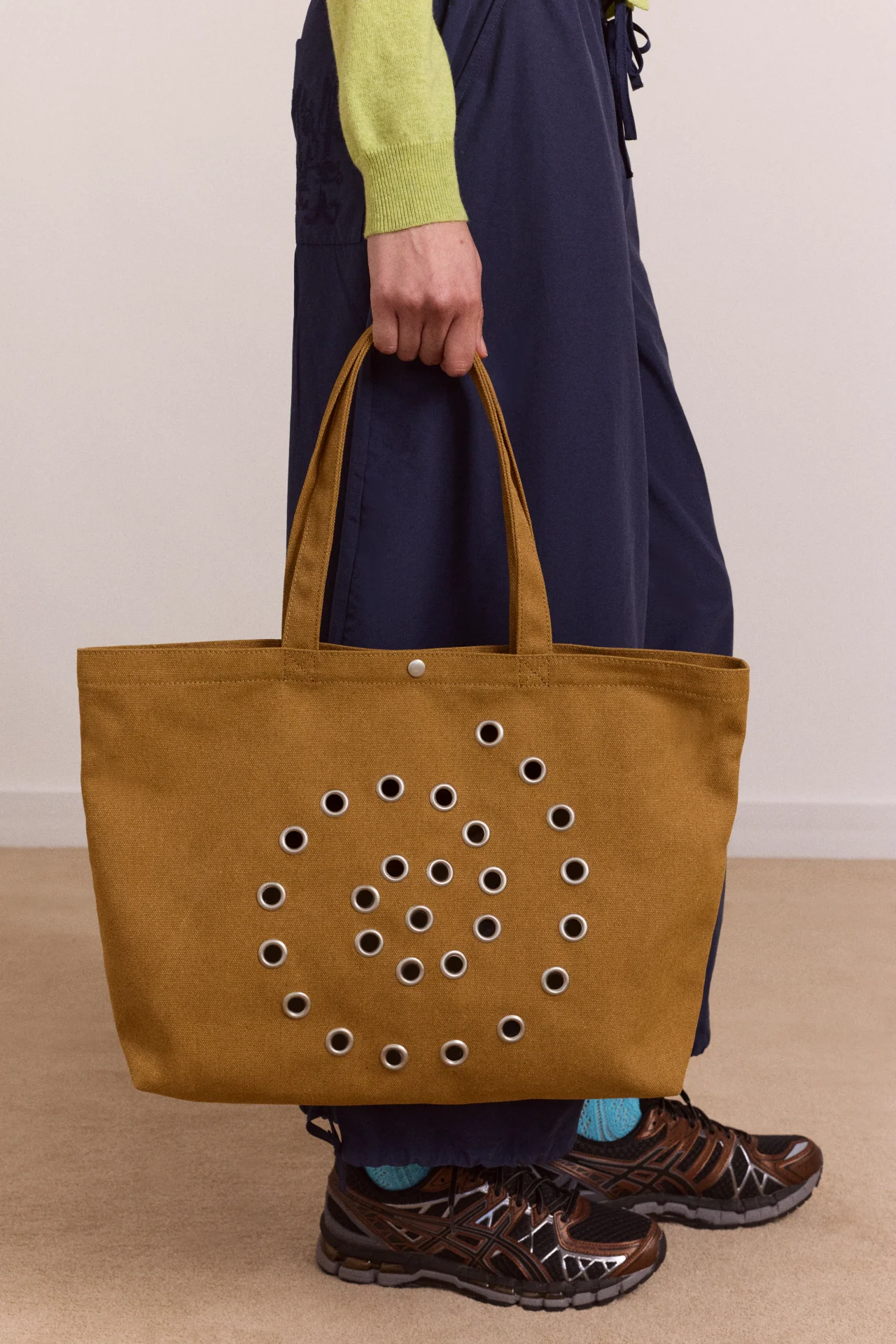 Raine Swirly Eyelet Tote Bag - Toffee - Image 3