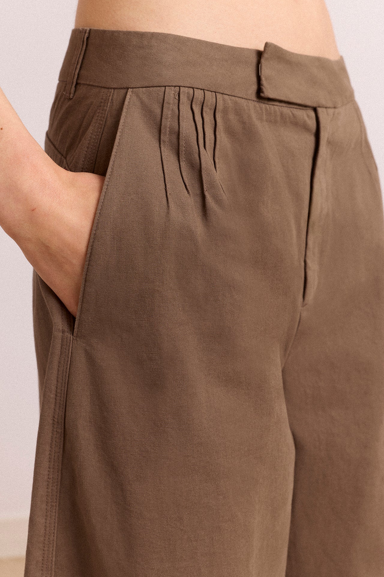 Safah Tailored Barrel Trouser - Brown - Image 9