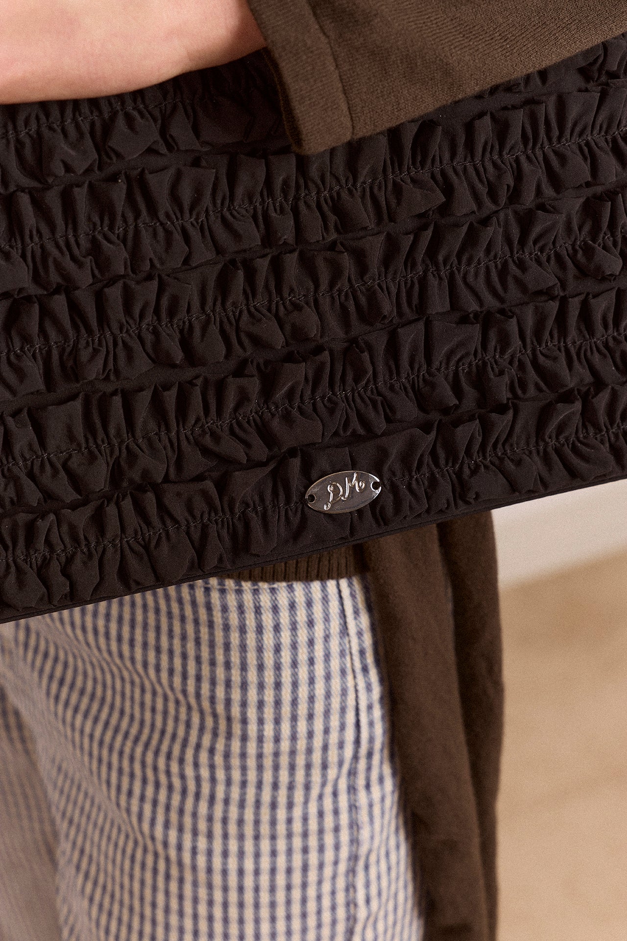 Sophia Ruffle Bag In Black - Image 3